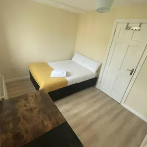 Apartment Modern Centre House In Heart Of Ireland